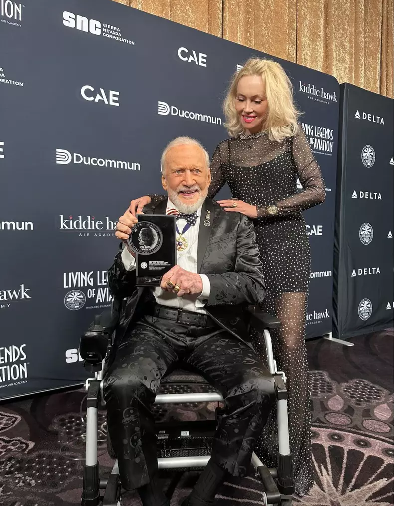 Anca-Faur-sotia-Buzz-Aldrin-a-murit-13