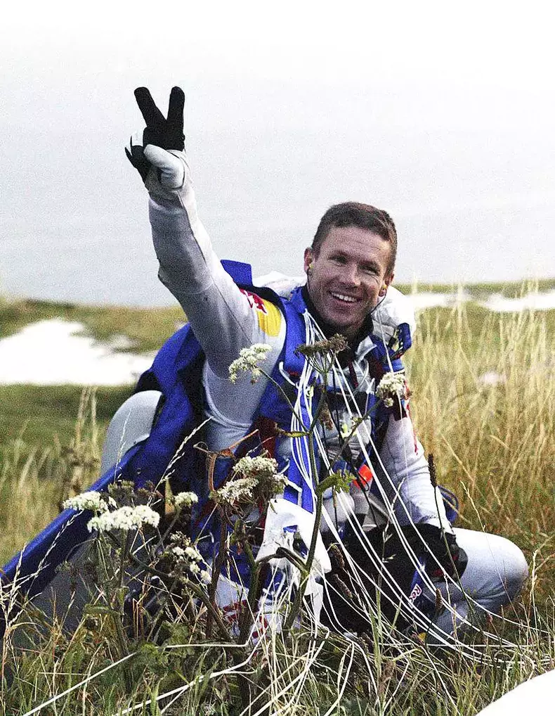 a-murit-celebrul-parapantist-felix-baumgartner-partenerul-mihaelei-radulescu-el-a-cazut-din-zbor-intr-o-piscina-din-italia-990676-1