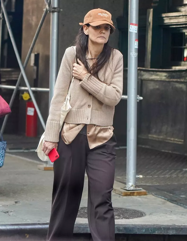 EXCLUSIVE: Katie Holmes and Suri Cruise are Spotted Out in New York City.