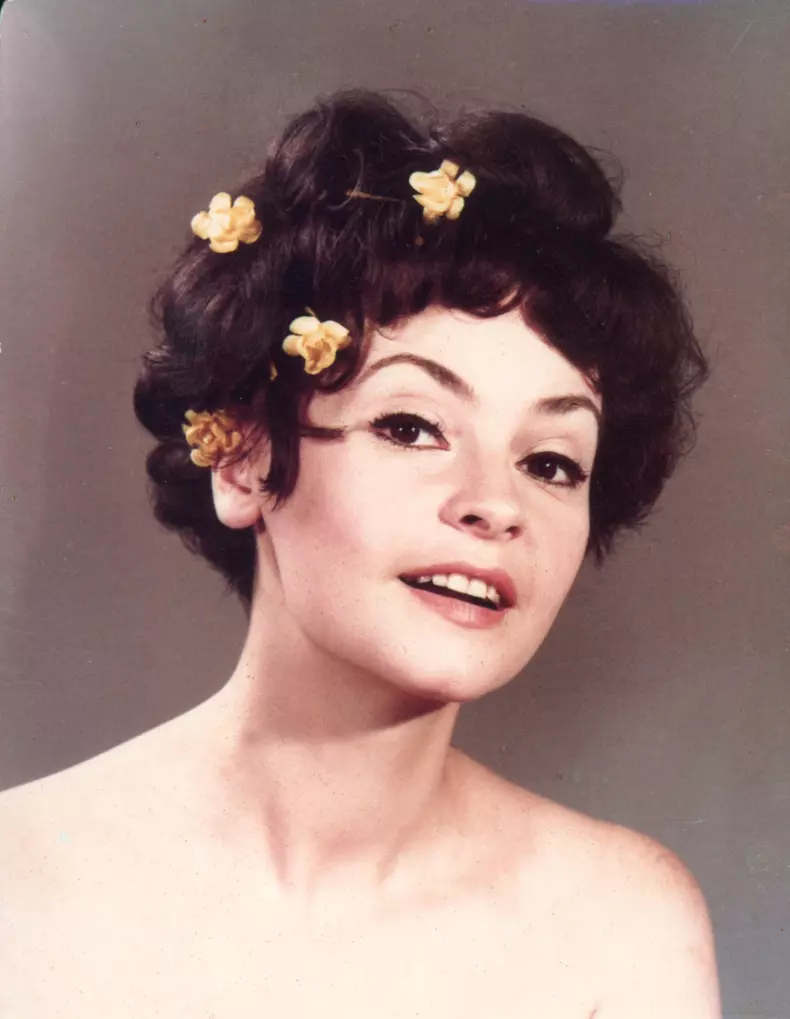 marina-voica-cu-flori-in-par