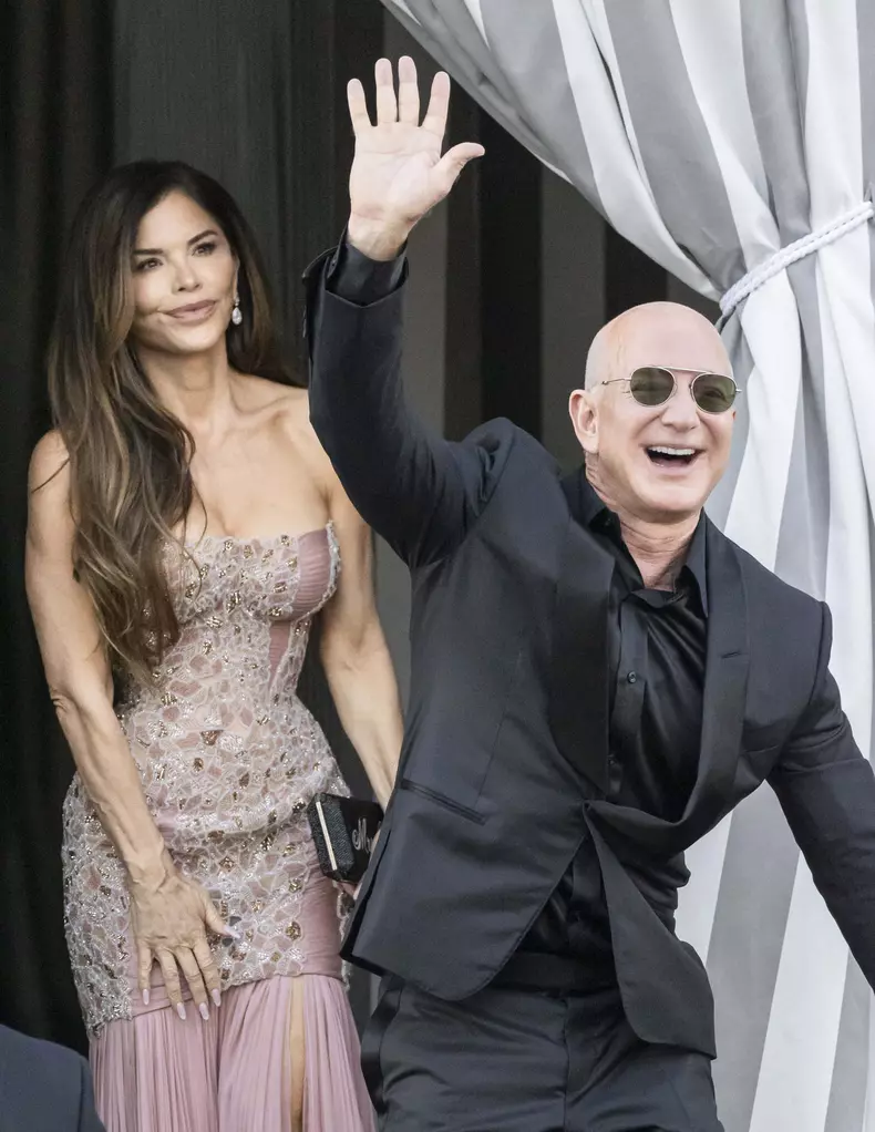 Jeff Bezos and Lauren Sanchez Leaves The Hotel - Venice
