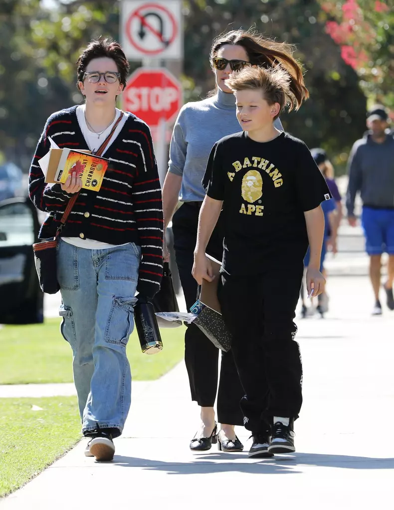 PREMIUM EXCLUSIVE Jennifer Garner Takes Fin And Sam To Church In Santa Monica