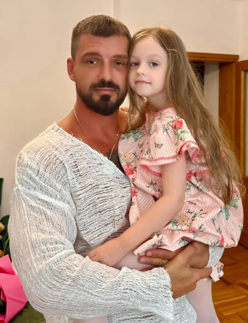 Bpgdan Vlădău și fiica lui (2)