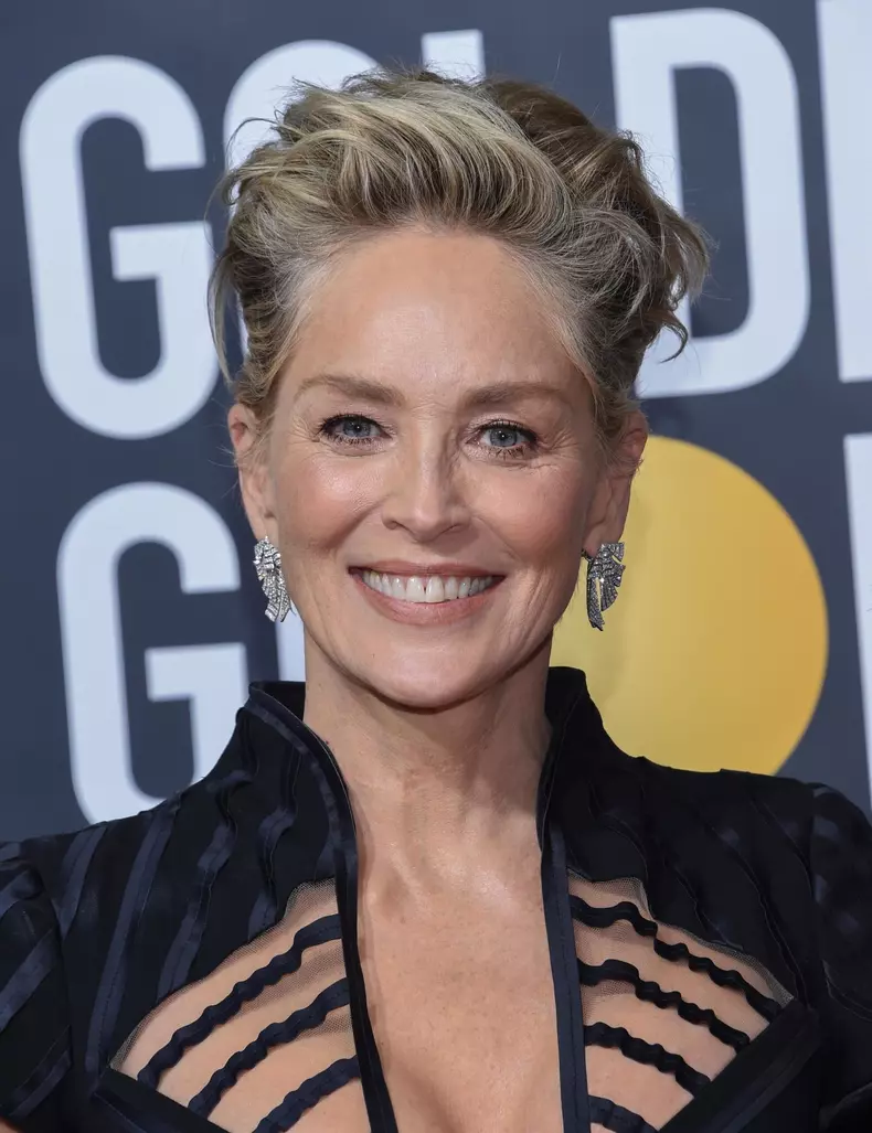 Guests arrive to the Golden Globe Awards 2018