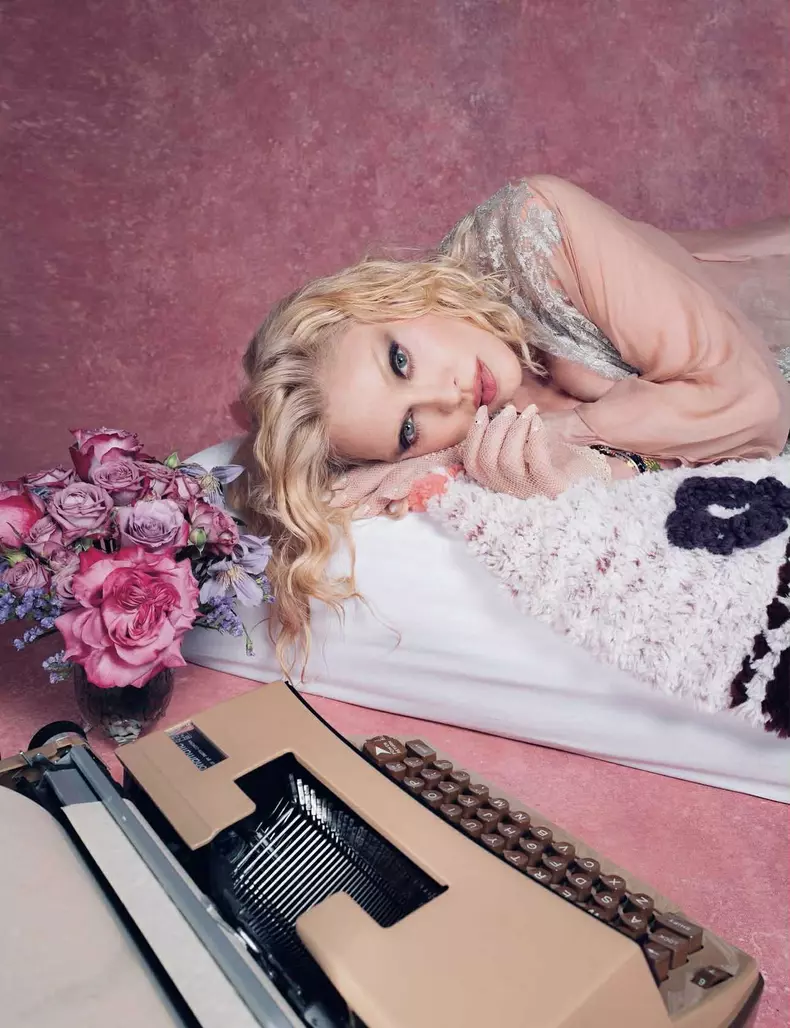 madonna lenjerie intima (8)