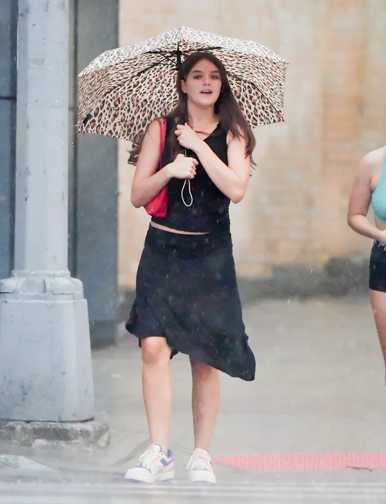 Suri Cruise Shelters From The Rain In Brooklyn