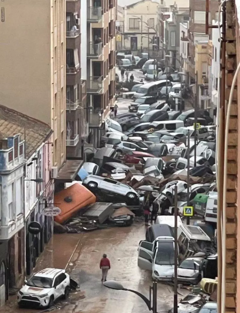 imagini-apocaliptice-dupa-inundatiile-catastrofale-cu-51-de-morti-din-spania-victimele-sunt-cautate-cu-dronele-932079