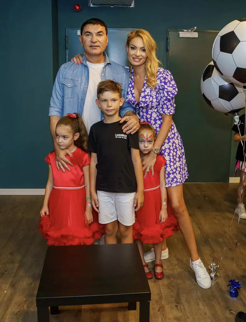 valentina pelinel si cristi borcea cuc ei trei copii