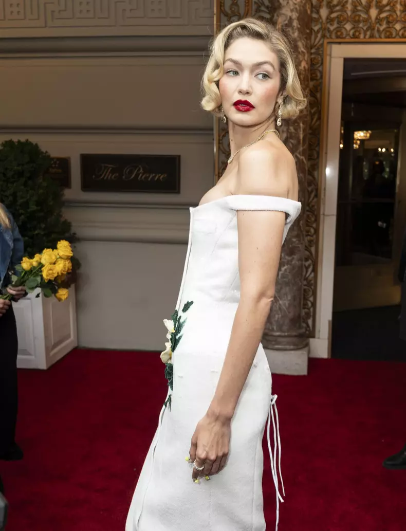 Gigi Hadid și iubitul ei, Bradley Cooper, surprinși de paparazzi  (5)