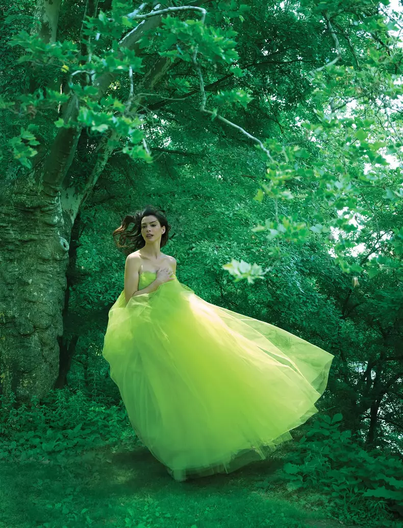 anne-Hathaway2