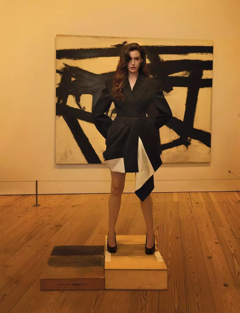 anne-Hathaway3