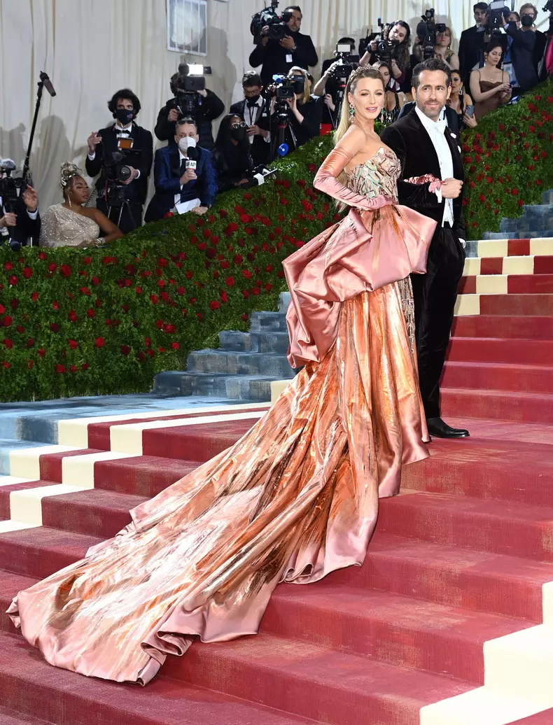 New York, USA. May 2nd, 2022. New York City, USA. Blake Lively and Ryan Reynolds arriving at The Met Gala 2022. This yearÕs theme is In America, An Anthology of Fashion. The dress code is Gilded Glamour. Held at The Metropolitan Museum of Art, New York. C