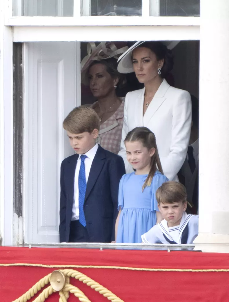 Kate Middleton n-a reușit să îl stăpânească pe Prințul Louis. Micuțul a furat din nou spectacolul la Jubileul de Platină