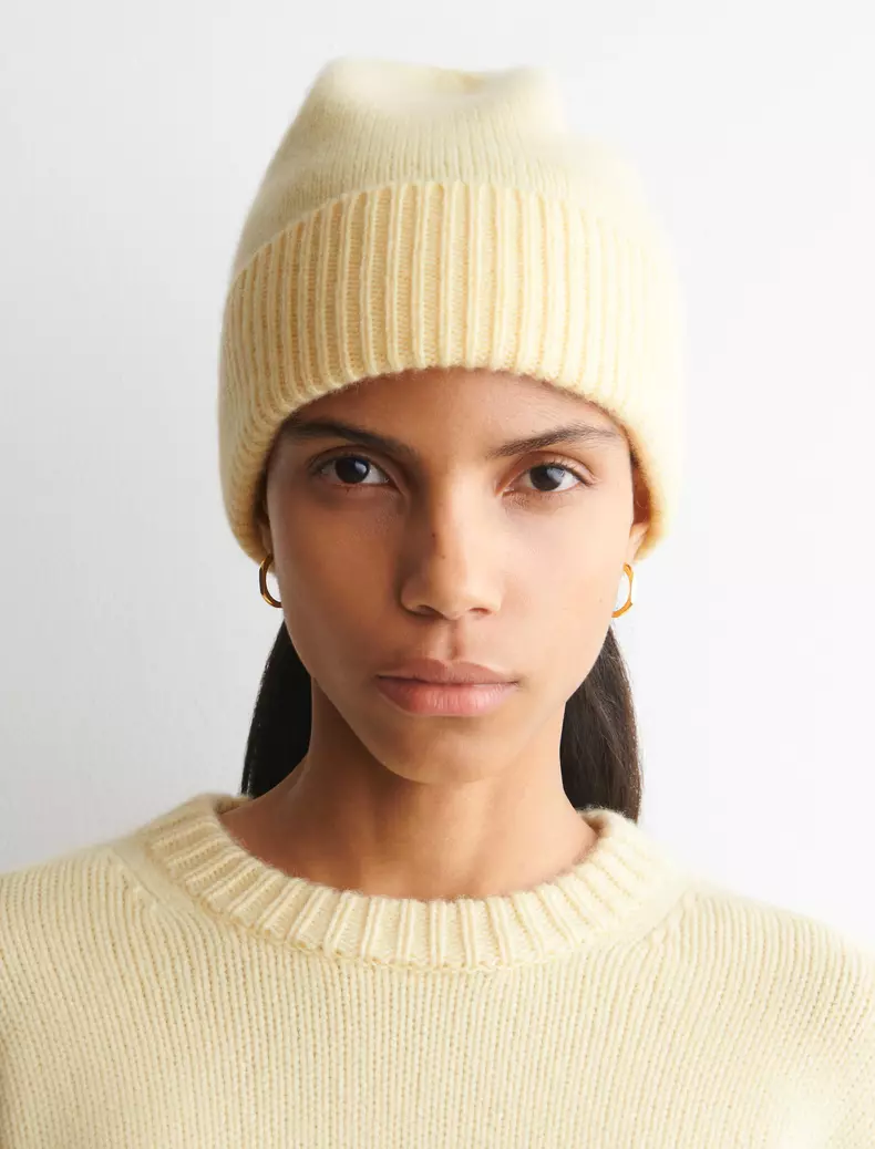 Căciulă din cașmir, COS, 69 euro