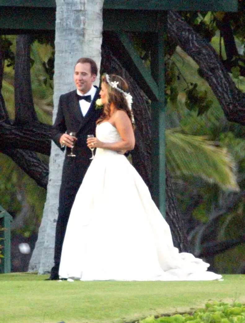 Excl.   Lisa Marie Presley and Nicolas Cage's wedding in Hawaii 21/28