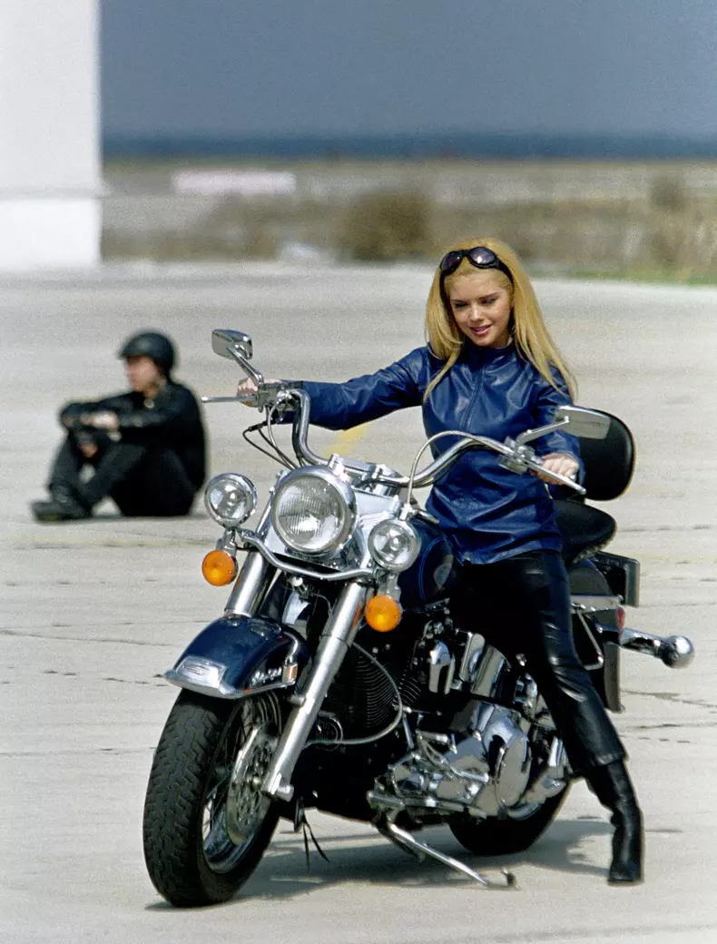 Alexandra Dinu Mutu, Sedinta foto pentru Promotor, 23 noiembrie 2000.