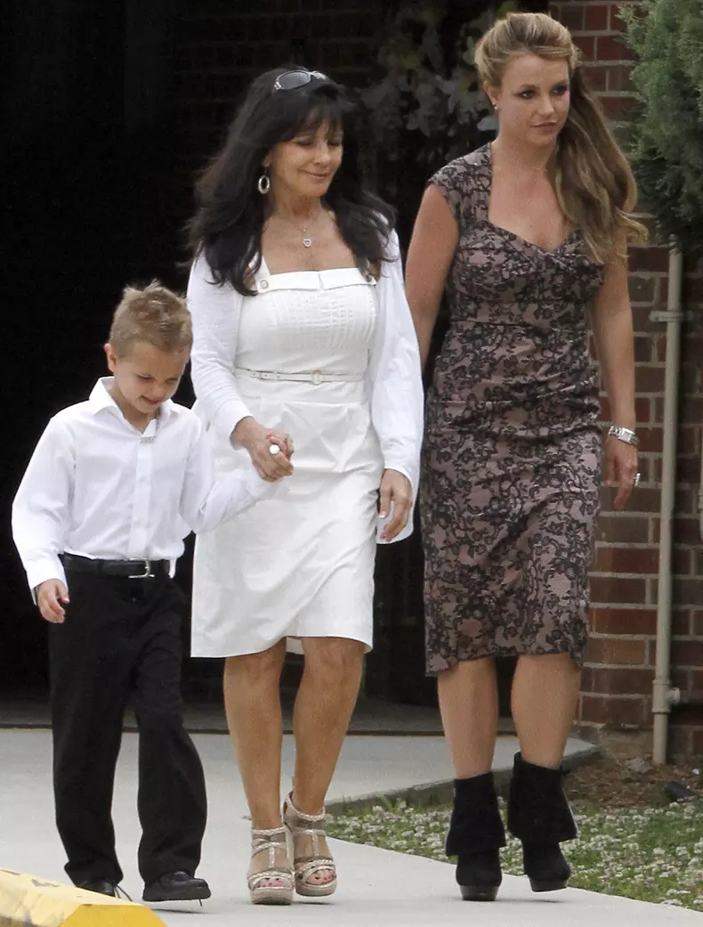 Brtiney Spears Enjoys Easter Church Service with the Fam