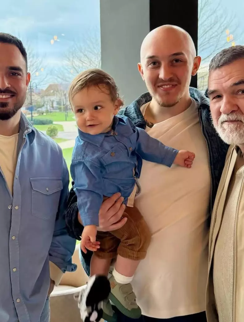 Leonard Doroftei cu cei doi băieți și nepotul lui