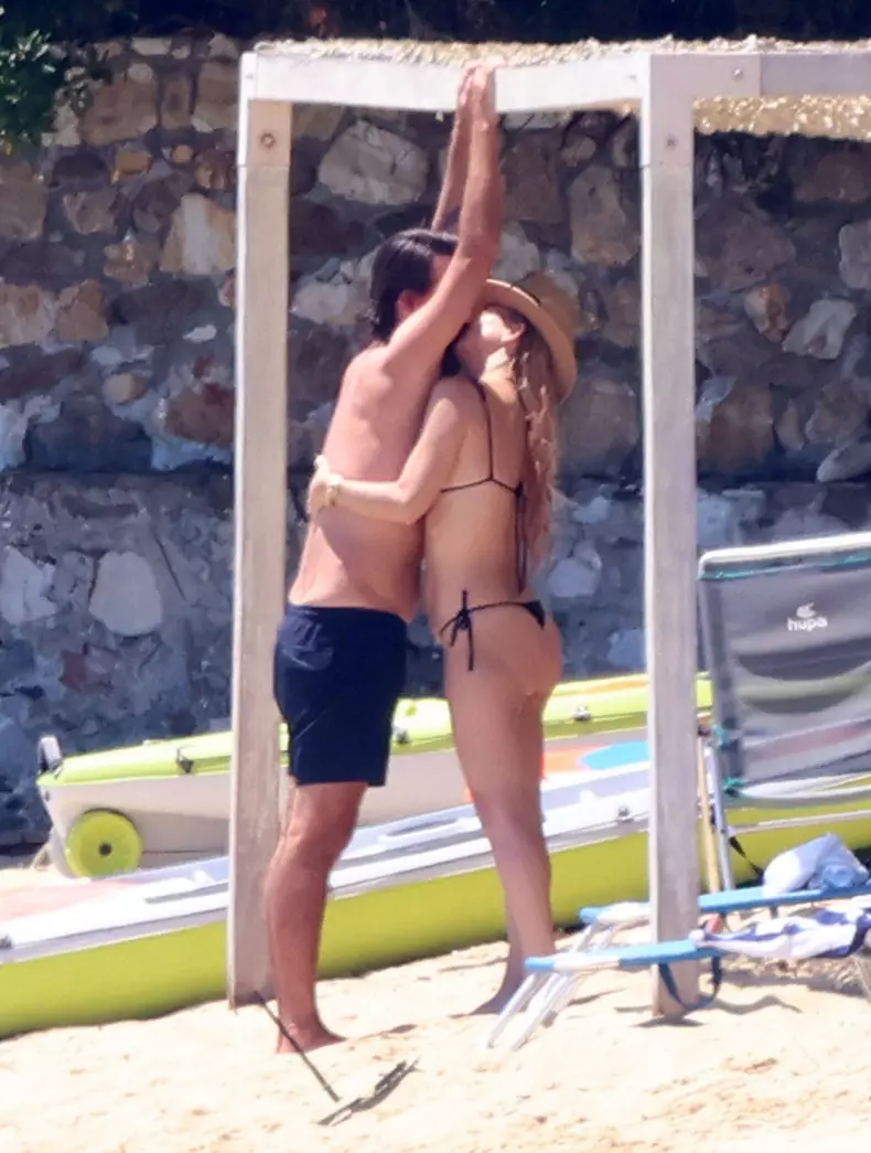 *EXCLUSIVE* WEB MUST CALL FOR PRICING  - The American Actress Kate Hudson packs on the PDA at the beach with her partner Danny Fujikawa on holiday in Greece.