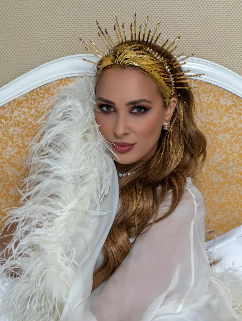 Iulia Vântur devine Zeița Soarelui cu ocazia Zilei Mondiale a Soarelui (6)