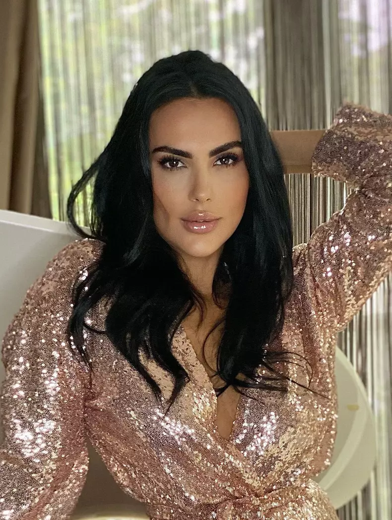 lavinia pirva tinuta stralucitoare