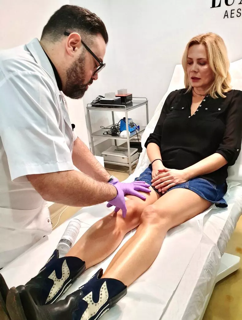 Dana Savuică și-a făcut o interveție estetică la genunchi