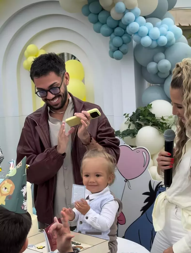 Amir Efrem zi de naștere8