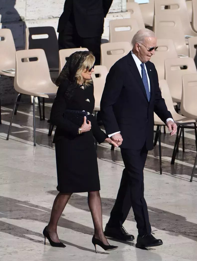 joe-biden-si-jill-biden-funeralii-papa-francisc-1
