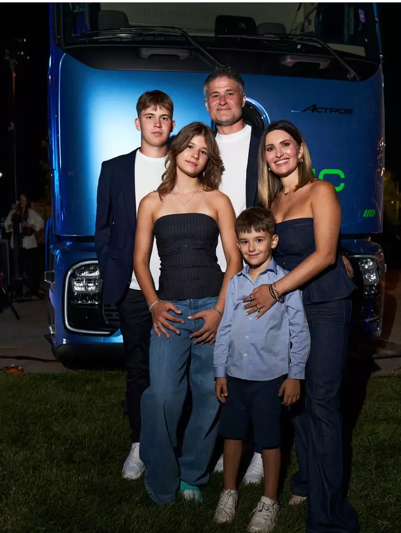 Ela Craciun sotul si familia