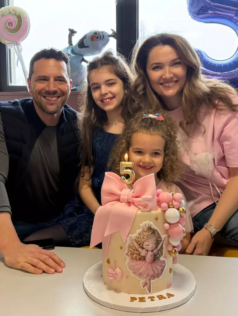 Petra zi de naștere (2)