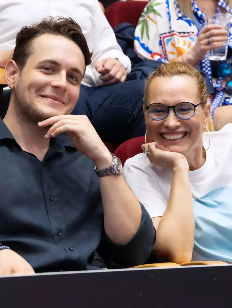 De ce e tot mai prezentă în online Andreea Esca (7)