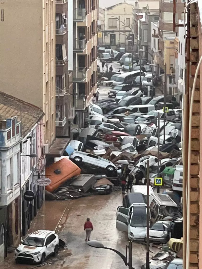 imagini-apocaliptice-dupa-inundatiile-catastrofale-cu-51-de-morti-din-spania-victimele-sunt-cautate-cu-dronele-932076