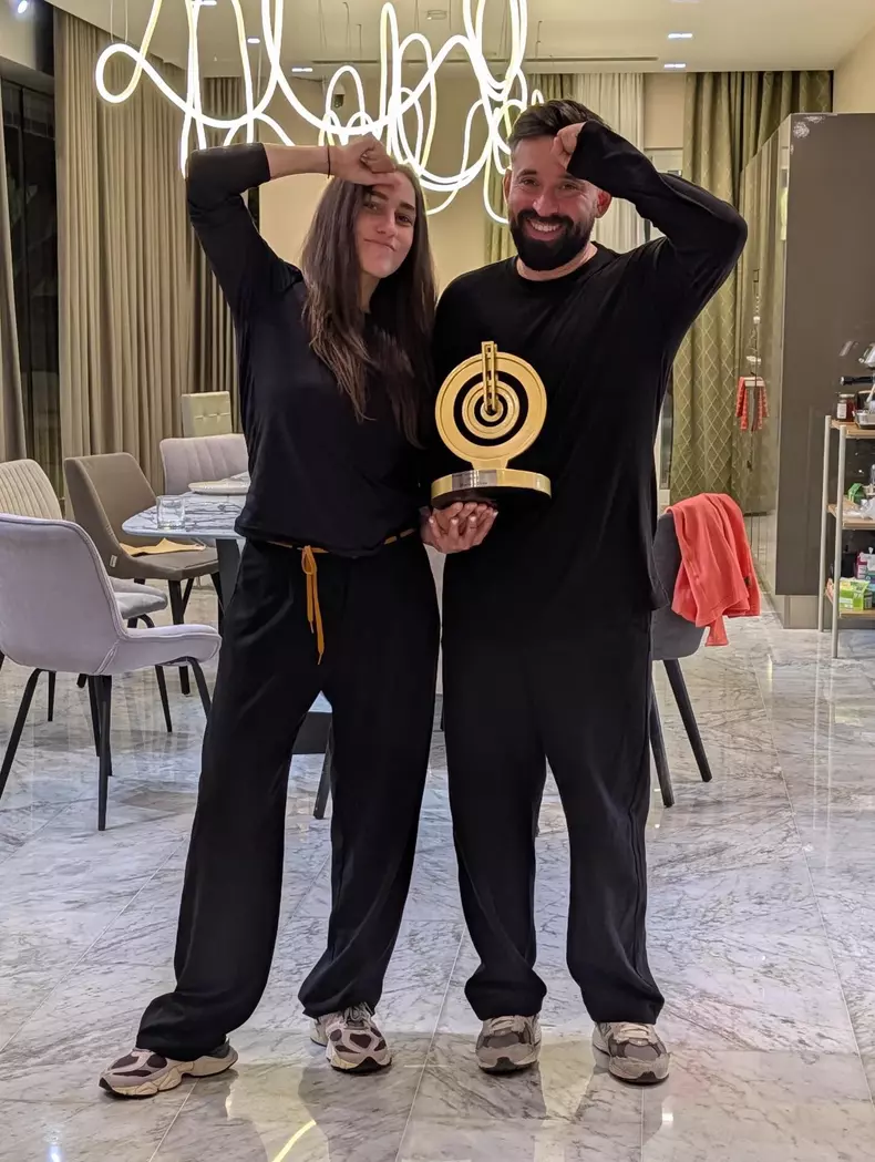 oase si maria cu trofeul