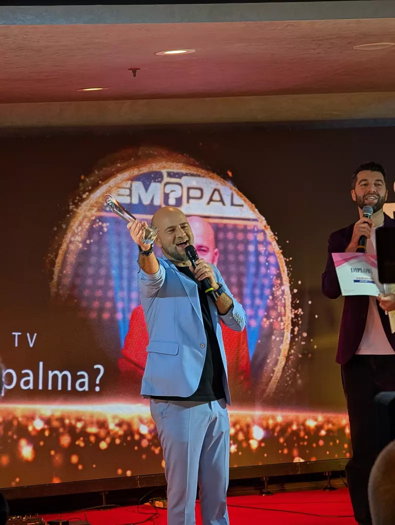 cosmin-selesi-scena-premiile-tvmania-2025 (4)