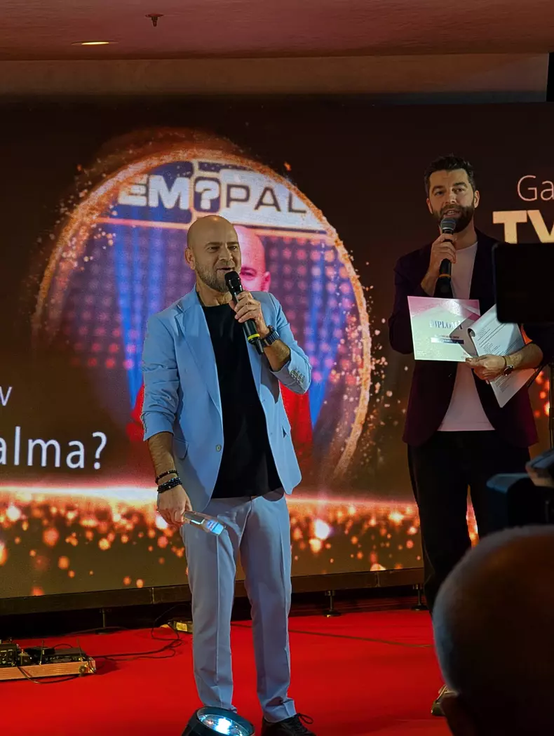cosmin-selesi-scena-premiile-tvmania-2025 (5)