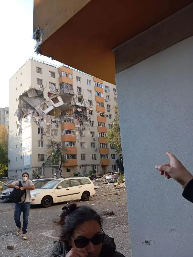 explozie-la-un-bloc-de-pe-calea-rahovei-in-bucuresti-langa-liceul-dimitrie-bolintineanu-s-a-activat-planul-rosu-1015848