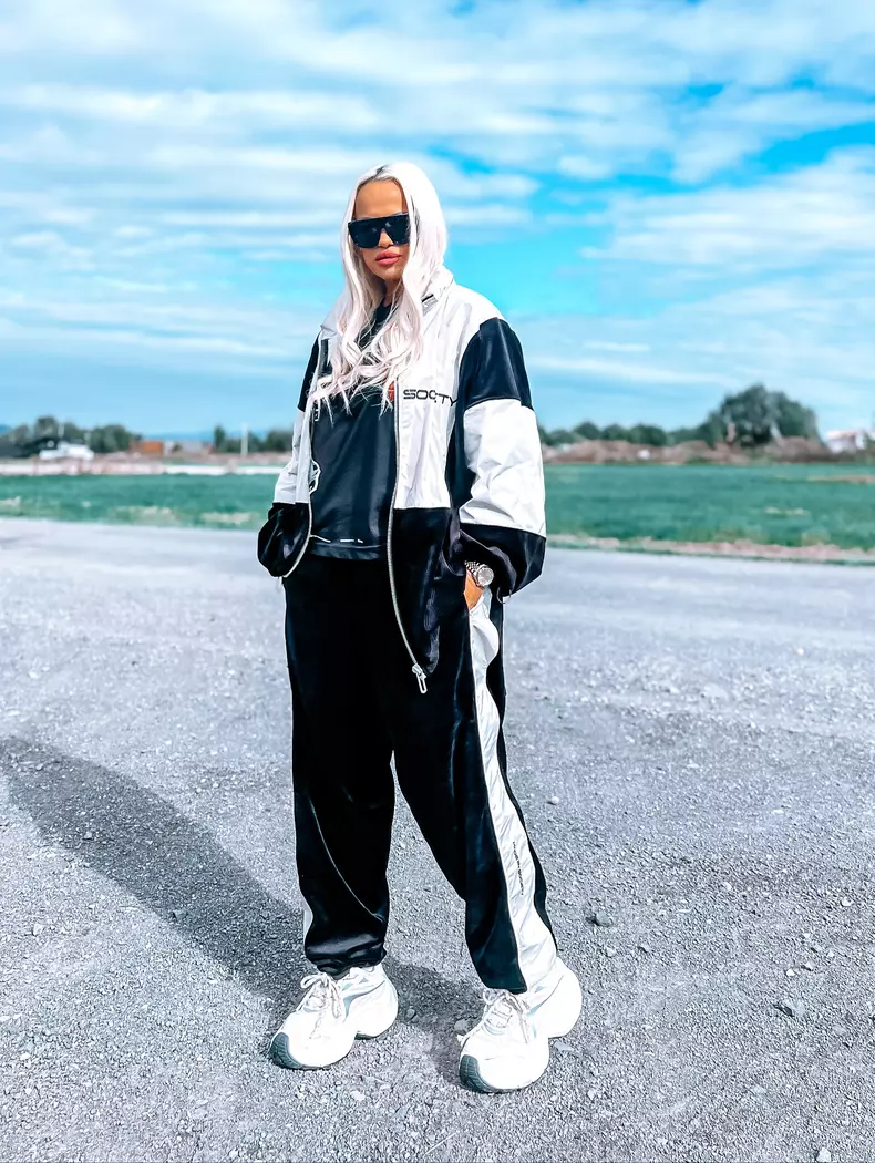 anda adam in prezent