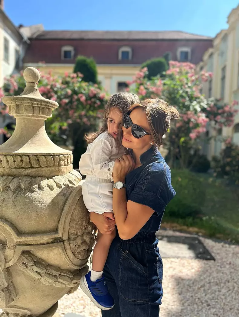 7. Magda Pălimariu și fiul ei