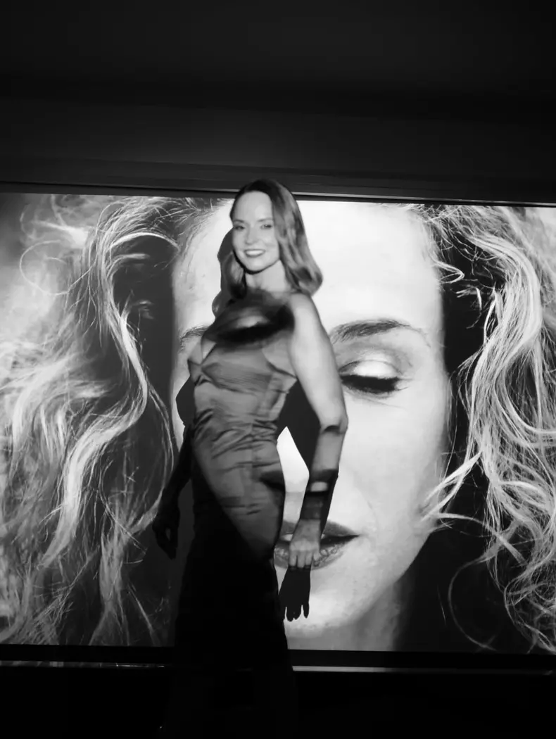 andreea-marin-rochie-rosie (10)