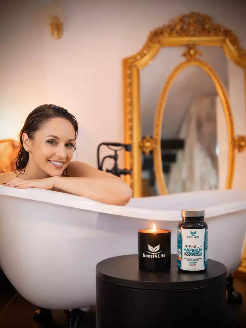 andreea-marin-rochie-rosie (11)