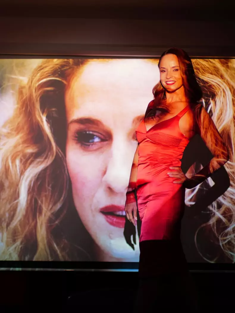 andreea-marin-rochie-rosie (8)