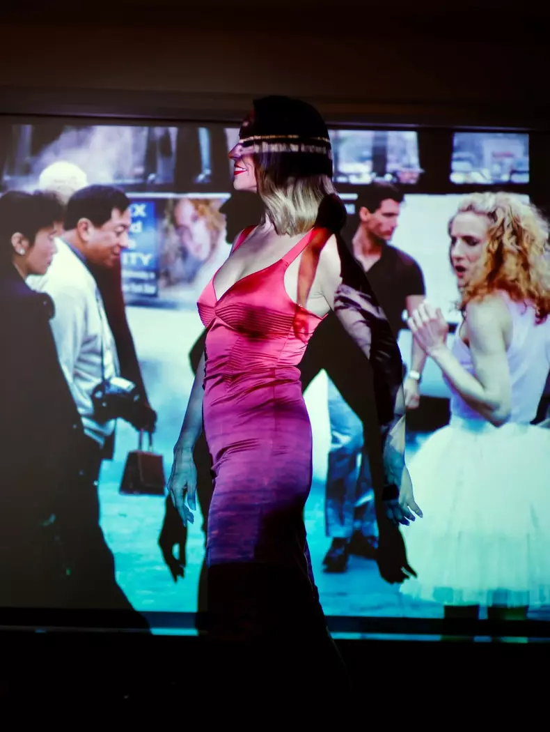 andreea-marin-rochie-rosie (9)