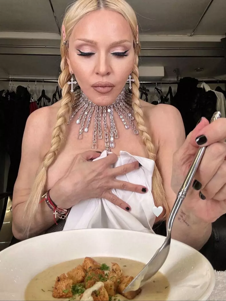 Madonna topless supă (1)