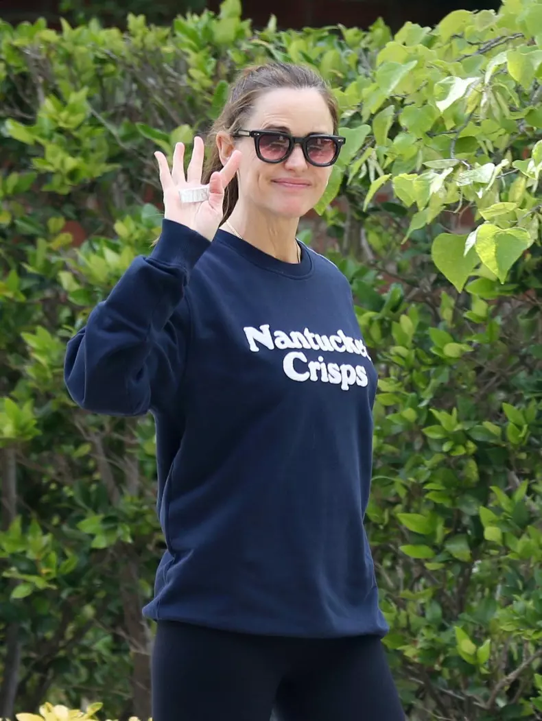 Jennifer Garner Shows Off Playful "PALE" Tee As A Nod To Daughter Violet's College