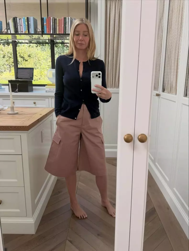 Gwyneth Paltrow selfies at her home
