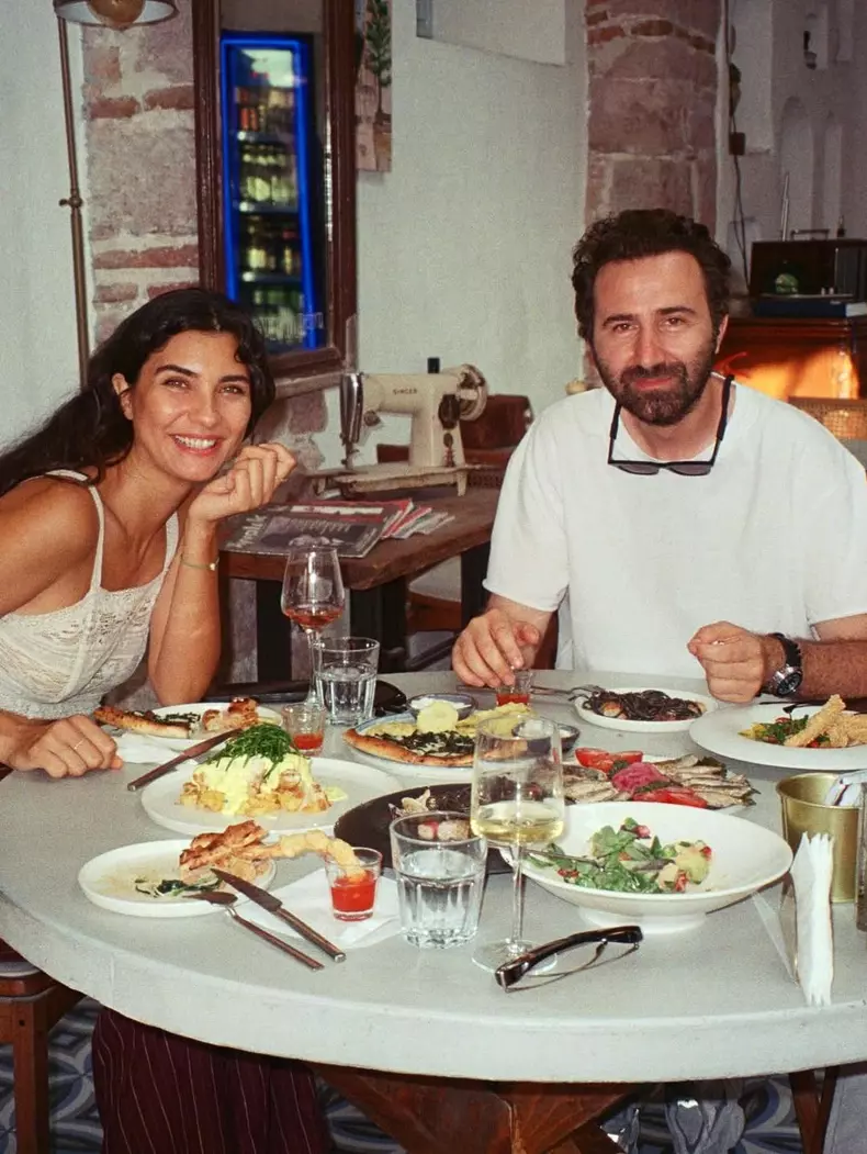 Tuba-Büyüküstün-un-alt-sine-netflix-filmari (15)