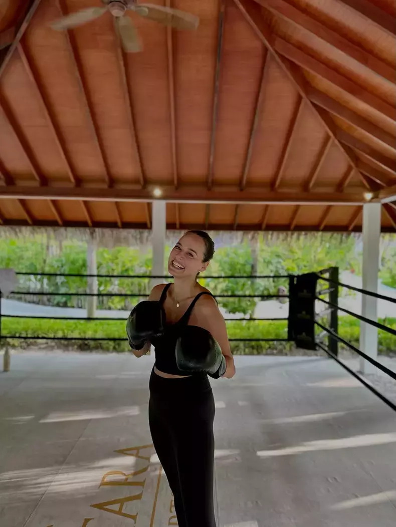 andreea-raicu-box-in-maldive