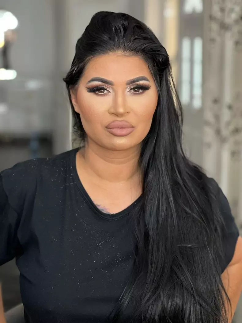 ramona manole in negru