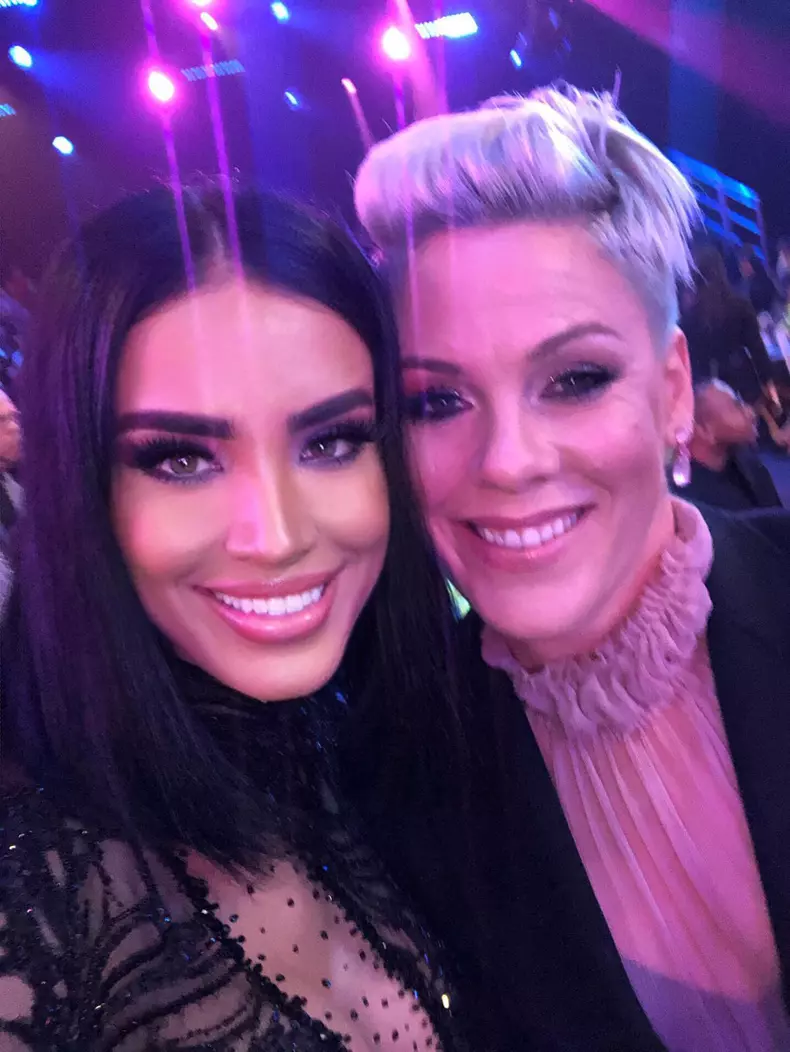 adelina-pestritu-si-pink