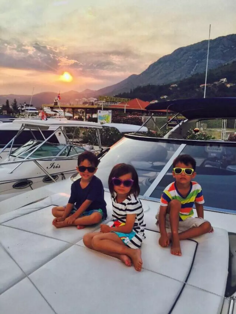 NnN7xFq1tB-nicoleta-luciu-tripleti-1600x1599